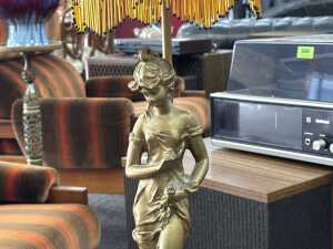 Art Nouveau style table lamp with glass and beaded shade - 2
