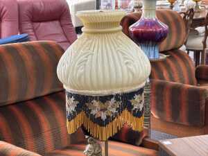 Art Nouveau style table lamp with glass and beaded shade - 4