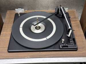 National RE-7014B stereo record player with speakers - 2