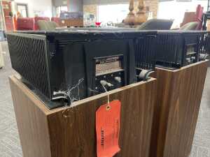 Pair of Bose 601 floor speakers - 4