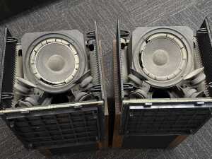 Pair of Bose 601 floor speakers - 6