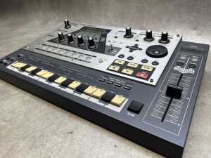 Roland MC-307 Groovebox sequencer and synthesiser - 2