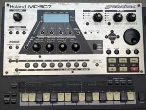 Roland MC-307 Groovebox sequencer and synthesiser - 3