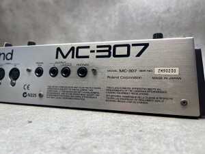 Roland MC-307 Groovebox sequencer and synthesiser - 4