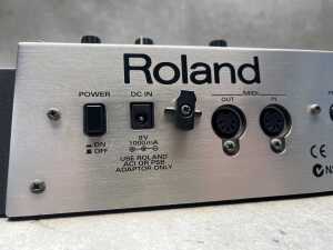 Roland MC-307 Groovebox sequencer and synthesiser - 5