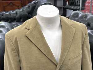 Designer-style corduroy three button two-piece suit. - 4