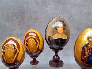 Nine Russian Orthodox hand-painted timber Easter eggs with stands. - 3