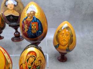 Nine Russian Orthodox hand-painted timber Easter eggs with stands. - 5