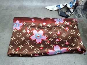 Designer-style scarves and hair ties in various colours and fabrics - 3
