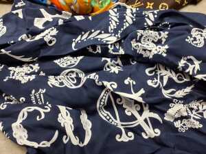 Designer-style scarves in assorted colours - 2