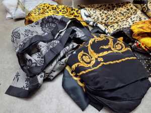 Designer-style scarves in various colours and fabrics - 3