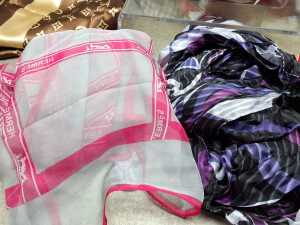 Designer-style scarves in assorted colours - 5