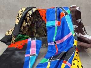 Designer-style scarves in various colours and fabrics - 2