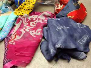 Designer-style scarves in various colours and fabrics - 4