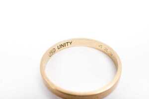 A wedding band in 18 carat yellow gold - 4