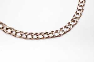 A double open curb link bracelet in 9 carat yellow gold - 2