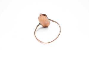 A ring and a mourning pin in 9 carat gold. - 3