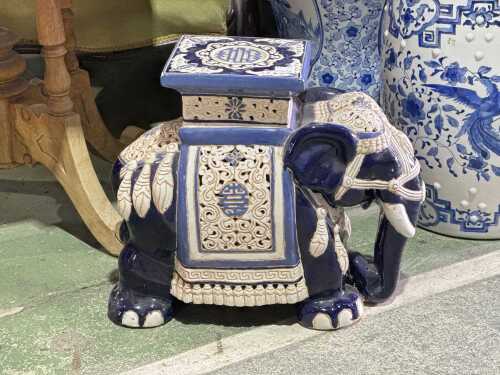 Oriental blue and white decorative plant stand