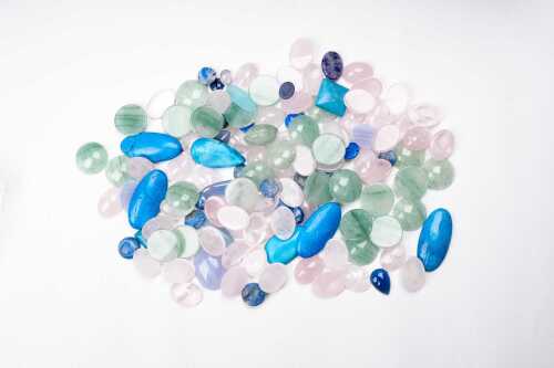 A large collection of rose quartz, turquoise, jade and lace agate