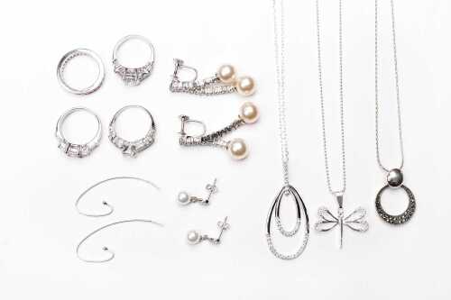 A collection of jewellery in sterling silver