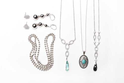 A collection of jewellery in sterling silver