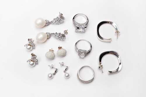 A collection of jewellery in sterling silver