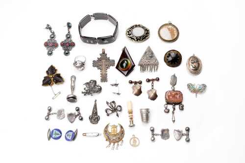 A collection of vintage and antique jewellery and ephemera