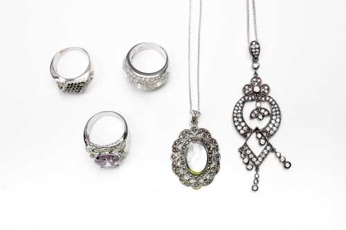 A collection of jewellery in sterling silver