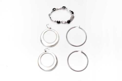A collection of jewellery in sterling silver