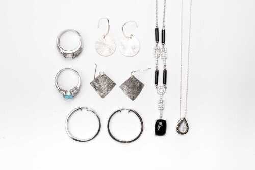 A collection of jewellery in sterling silver