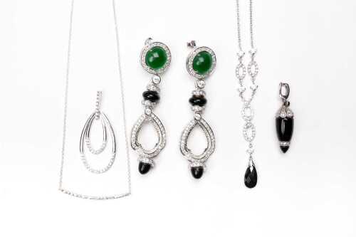 A collection of jewellery in sterling silver