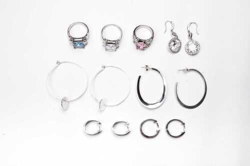 A collection of jewellery in sterling silver