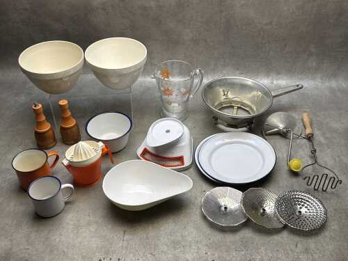 Retro kitchenware