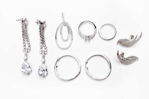 A collection of jewellery in sterling silver