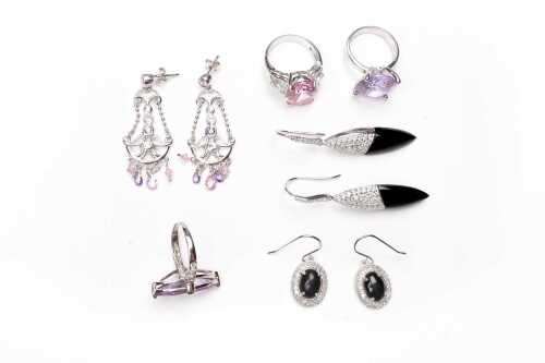 A collection of jewellery in sterling silver