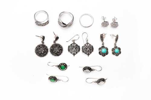 A collection of jewellery in sterling silver