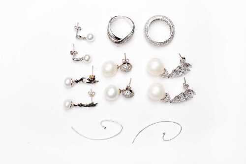 A collection of jewellery in sterling silver
