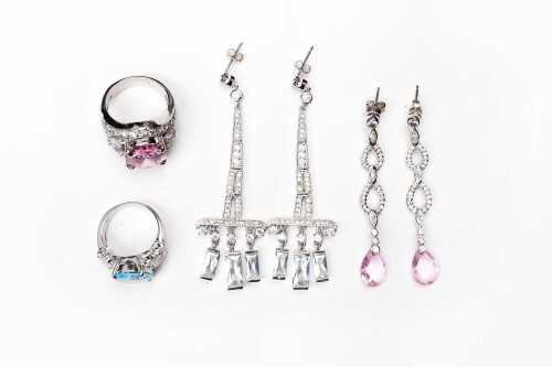 A collection of jewellery in sterling silver