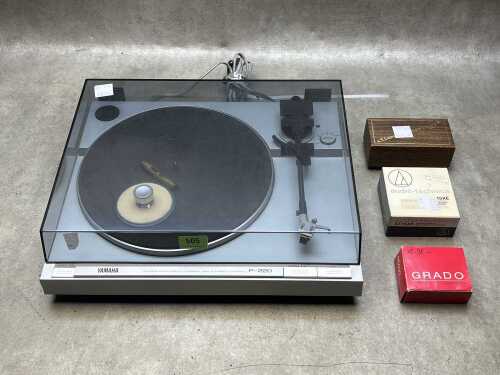 Yamaha P-220 semi-automatic turntable