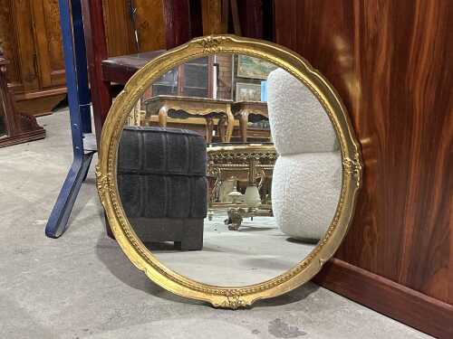 Vintage wall mirror with gilt frame