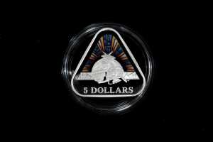 Land Sea Air 2015 $5 Triangular Silver Proof Coin, 22.23g - 5