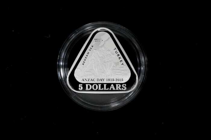 Anzac 2015 $1 Triangular Silver Proof Coin 1 oz