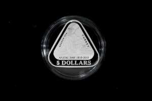 Anzac 2015 $1 Triangular Silver Proof Coin 1 oz