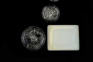 Two Australian Wedding Coin Collections, 2002 & 2006 - 4