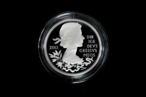 UK Queen Elizabeth II Diamond Jubilee silver proof coin, 28.28g - 2