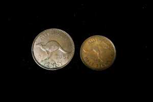 A tin of assorted Australian pennies and halfpennies - 3