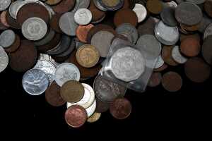 1.5kg of assorted world coins. - 2