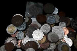 1.5kg of assorted world coins. - 4