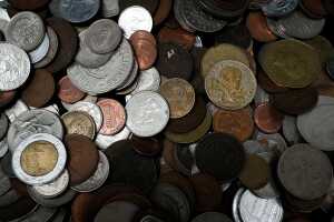 1.5kg of assorted world coins. - 5