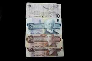 Group of Canadian and USA currency - 3
